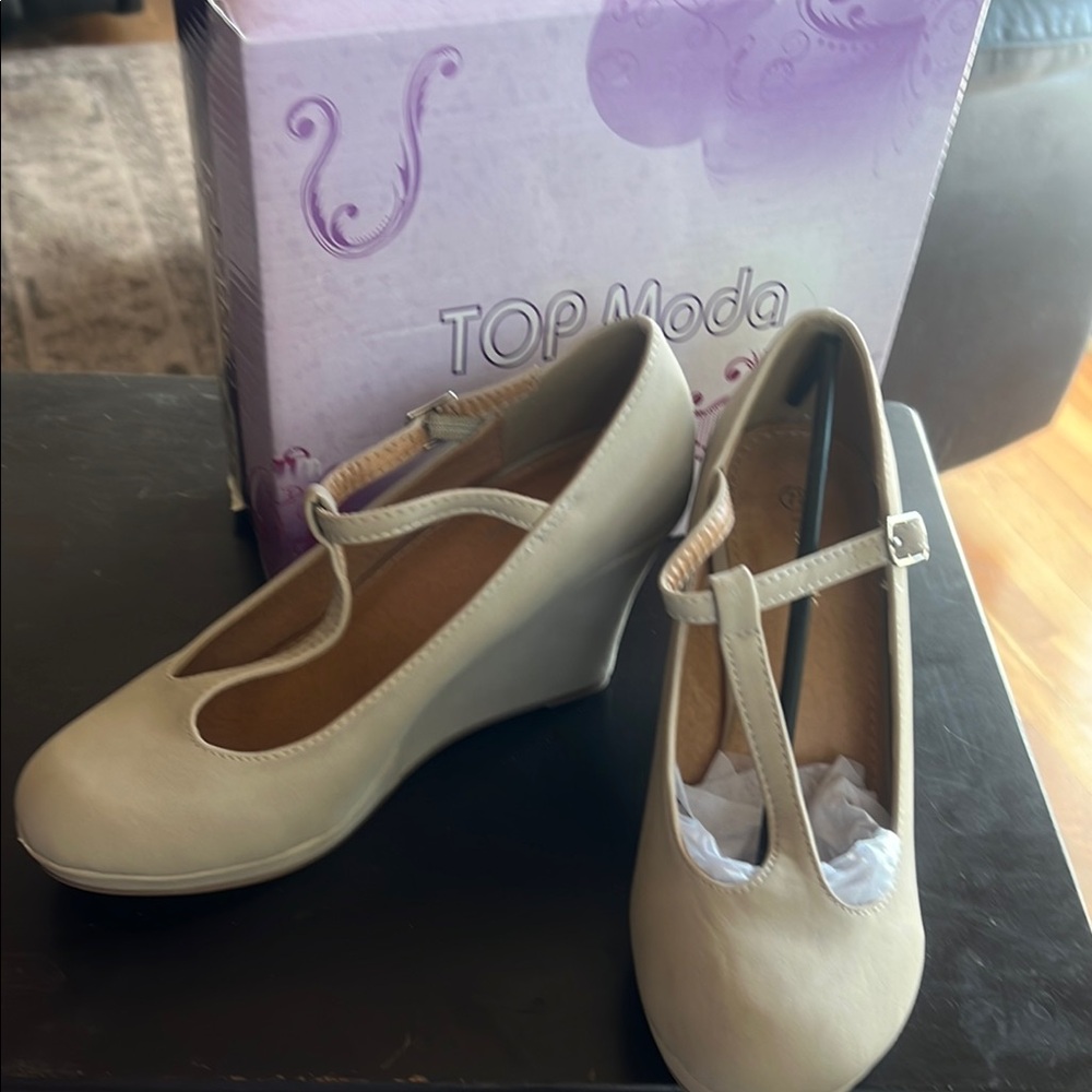 Top Moda Women's Tan Wedge Shoes